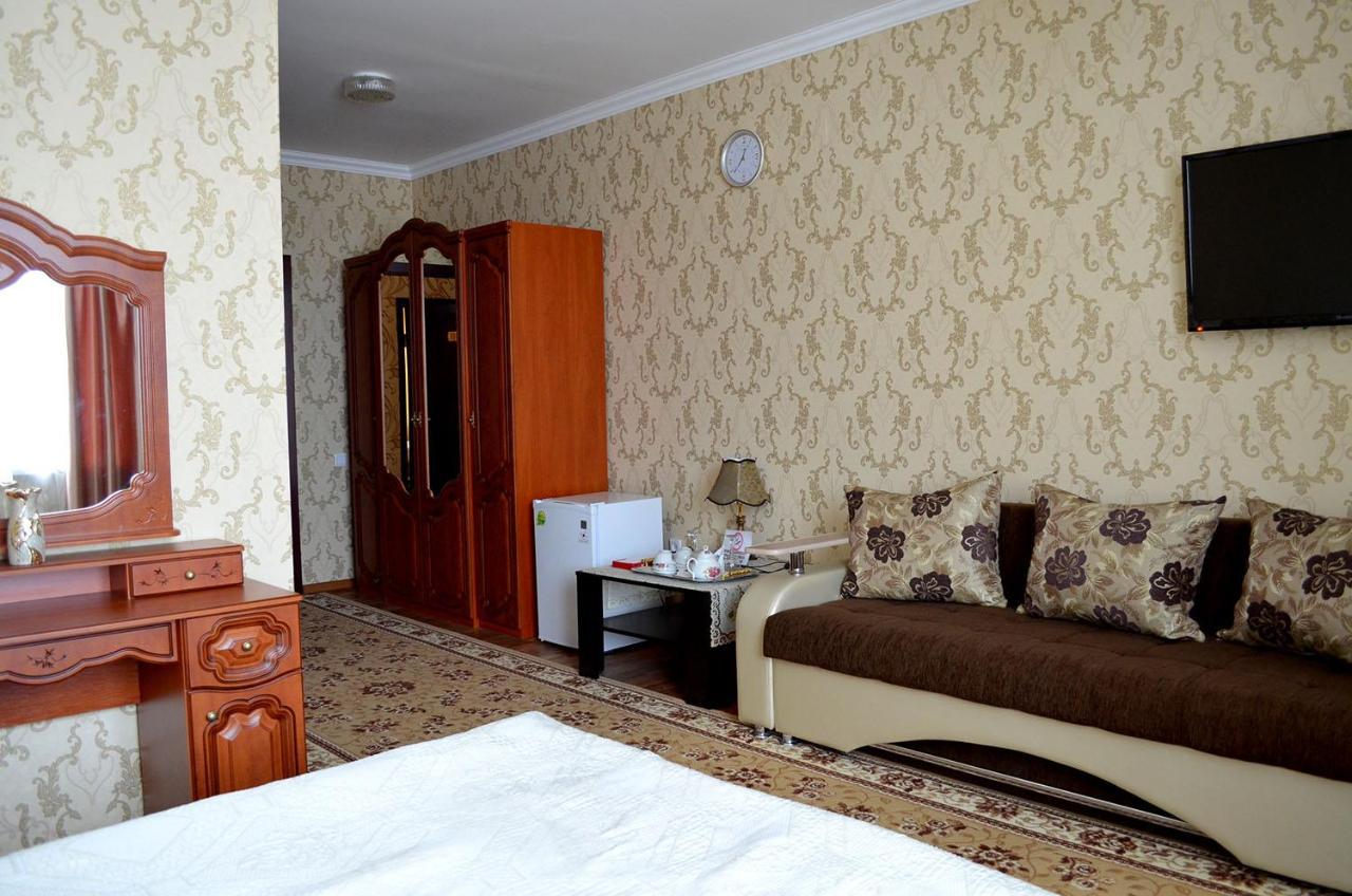 The Grand Hotel Semej Esterno foto
